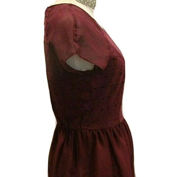 DIVIDED Burgundy Textured Overlay Dress - Picture 6 of 7